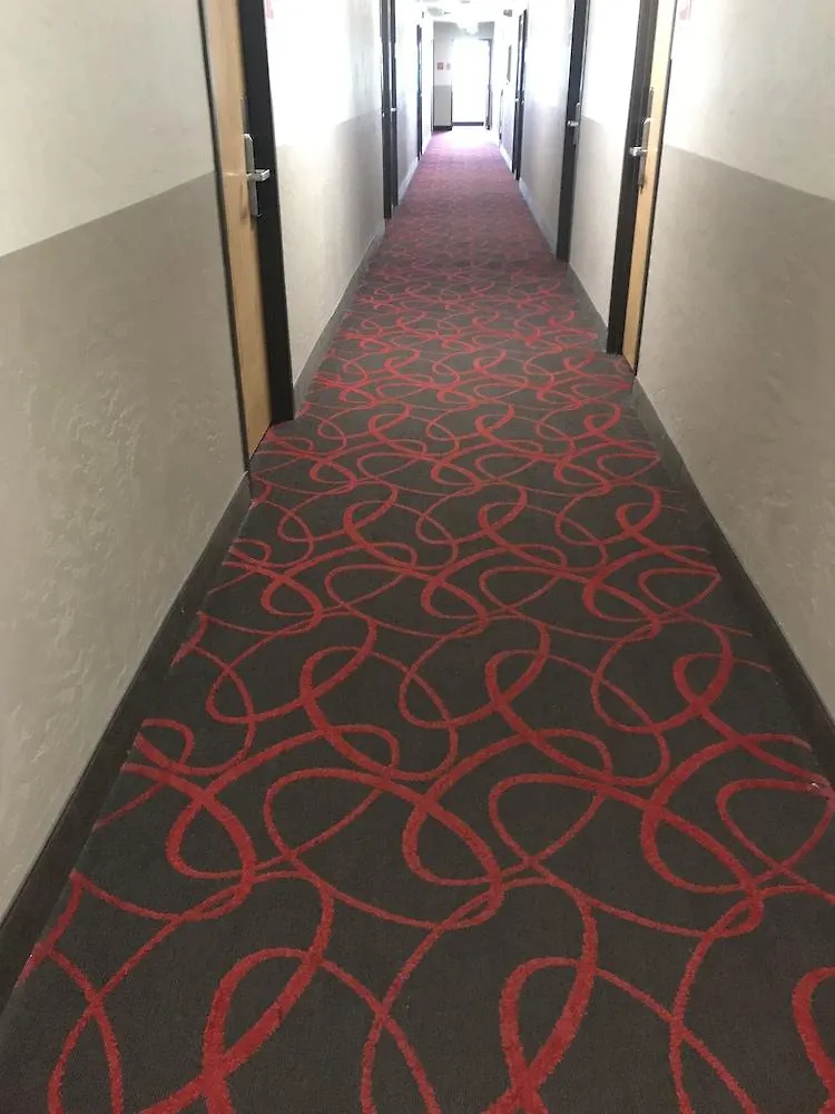 Super 8 By Wyndham Portland Airport Hotel