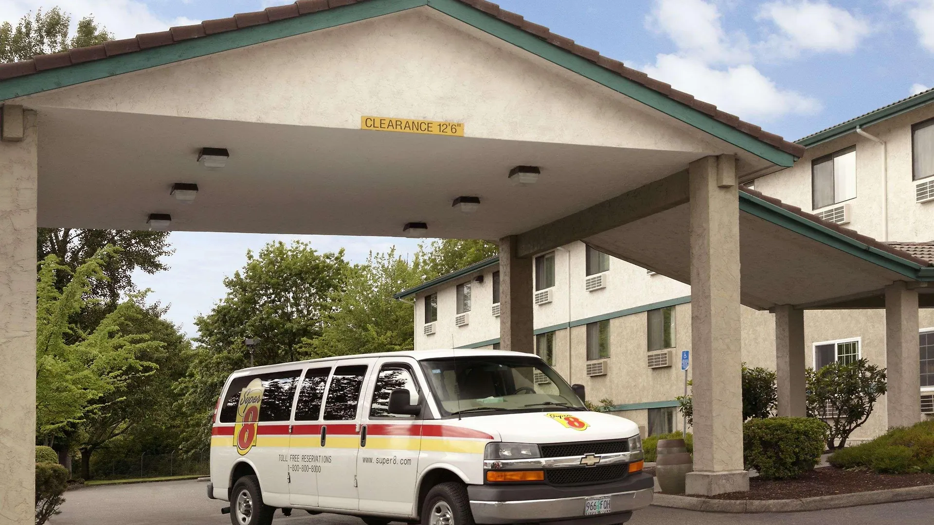Super 8 By Wyndham Portland Airport Hotel