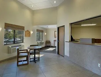 Super 8 By Wyndham Portland Airport Hotel