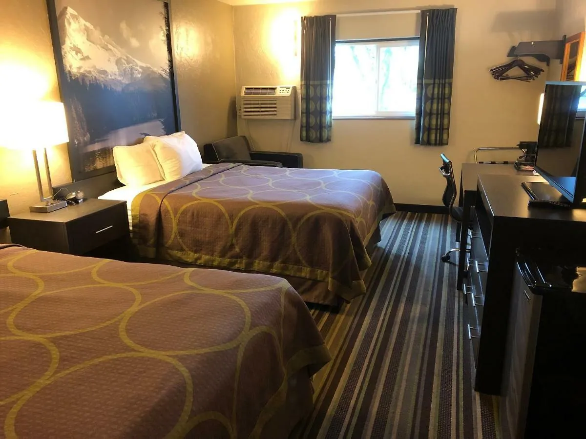 Super 8 By Wyndham Portland Airport Hotel