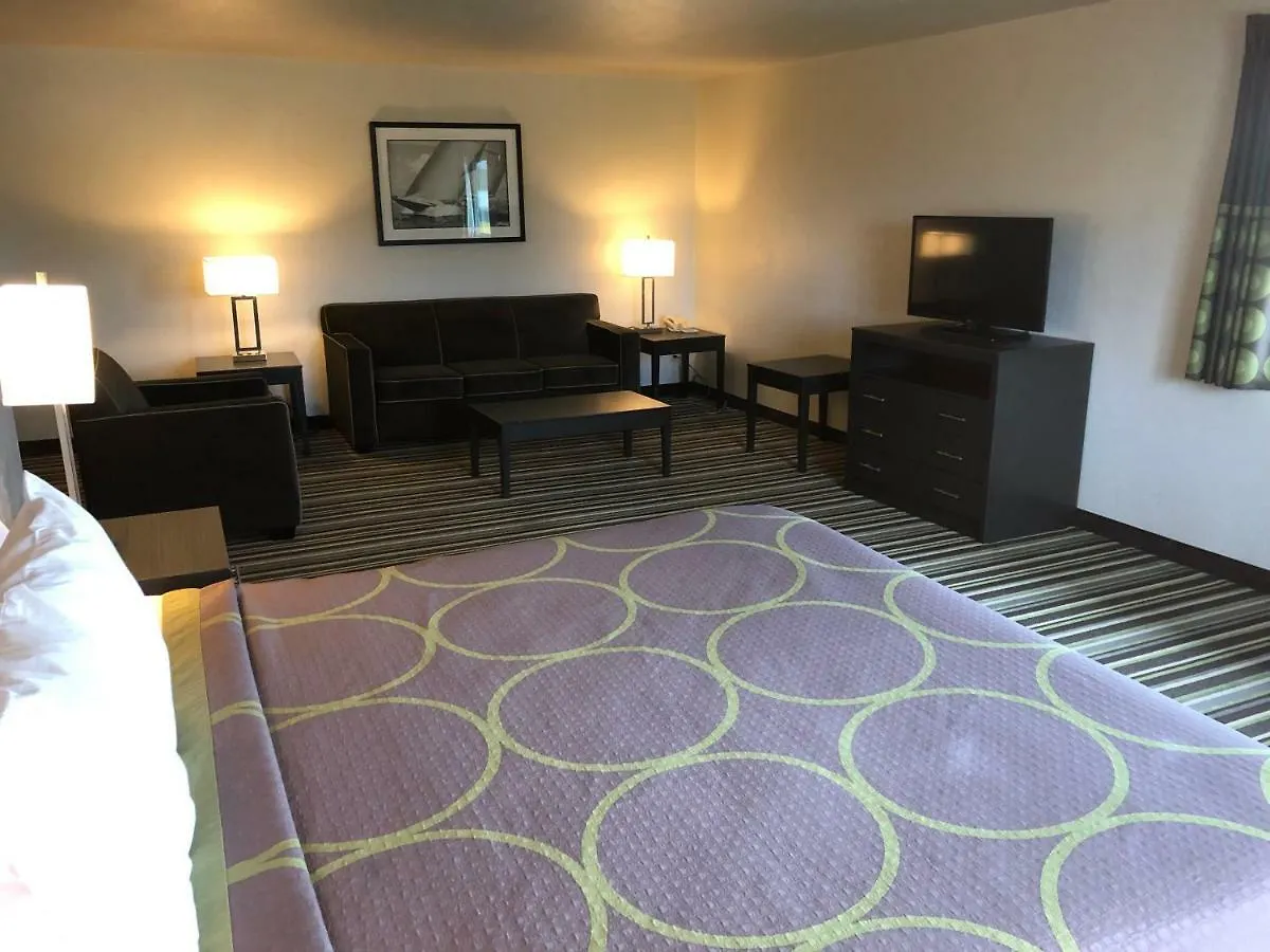 Super 8 By Wyndham Portland Airport Hotel