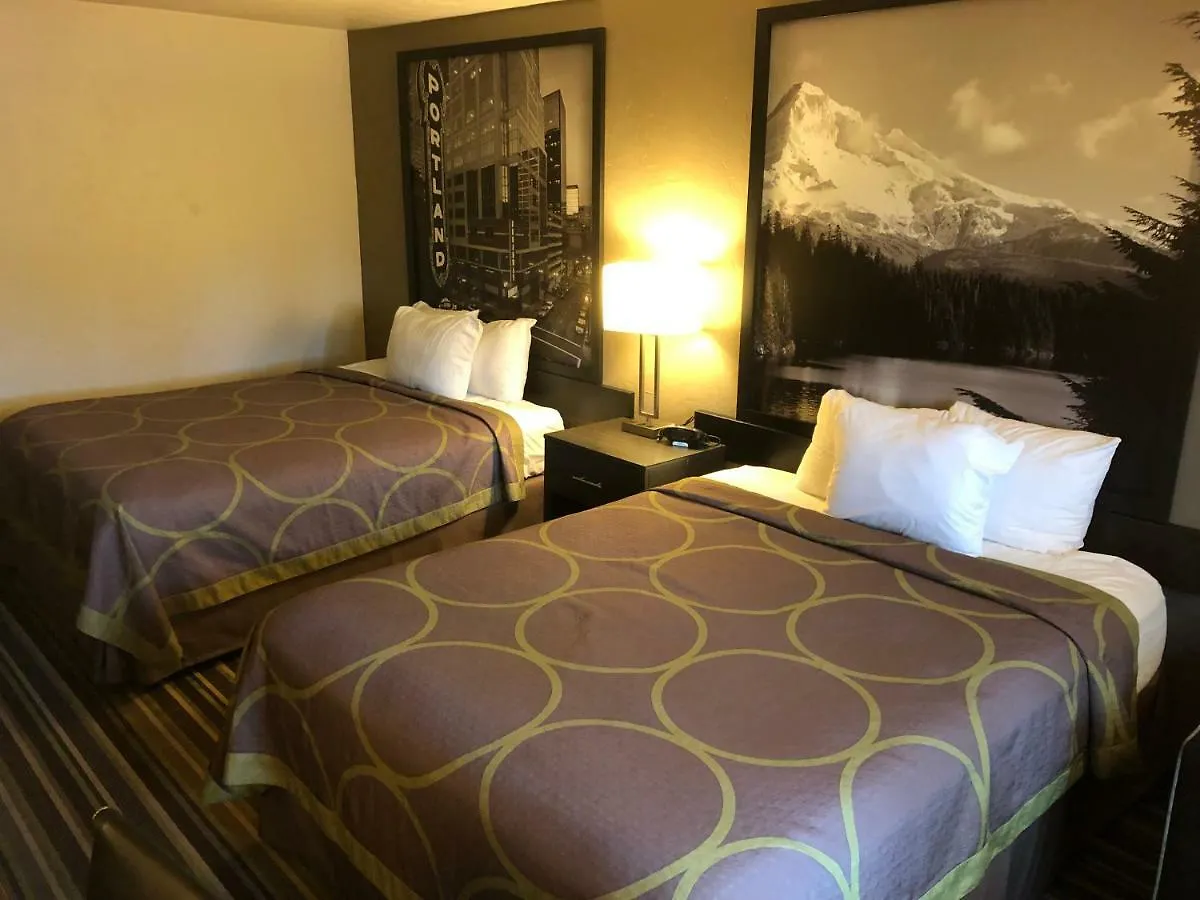 Super 8 By Wyndham Portland Airport Hotel