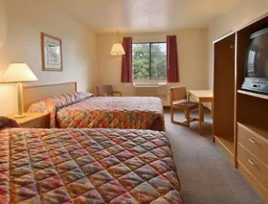 **  Super 8 By Wyndham Portland Airport Hotel United States
