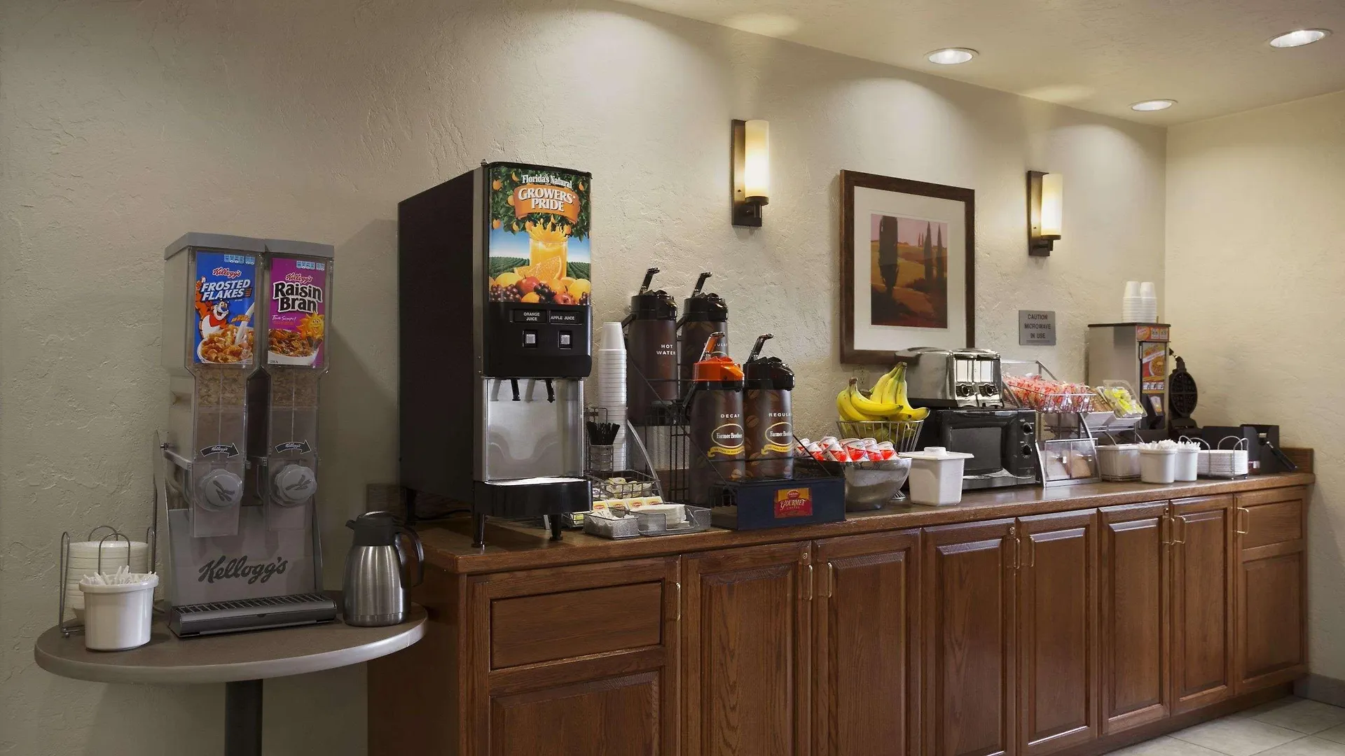 Super 8 By Wyndham Portland Airport Hotel 2*,