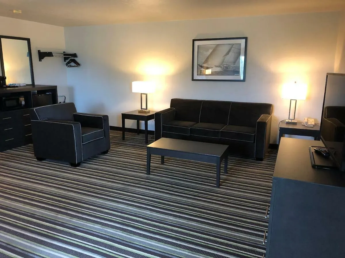 Super 8 By Wyndham Portland Airport Hotel