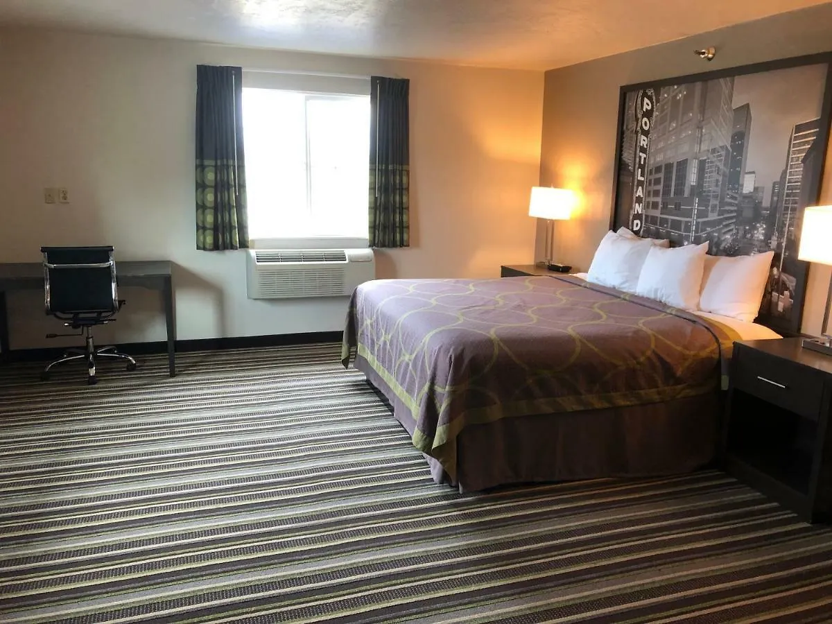 Super 8 By Wyndham Portland Airport Hotel