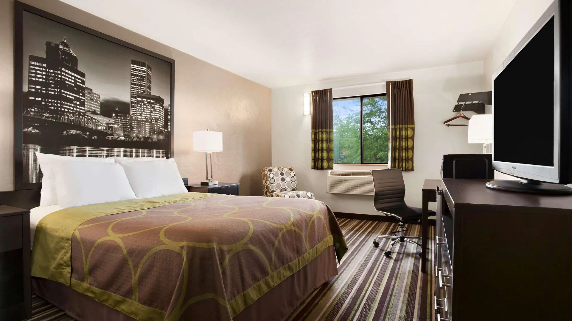 Super 8 By Wyndham Portland Airport Hotel United States